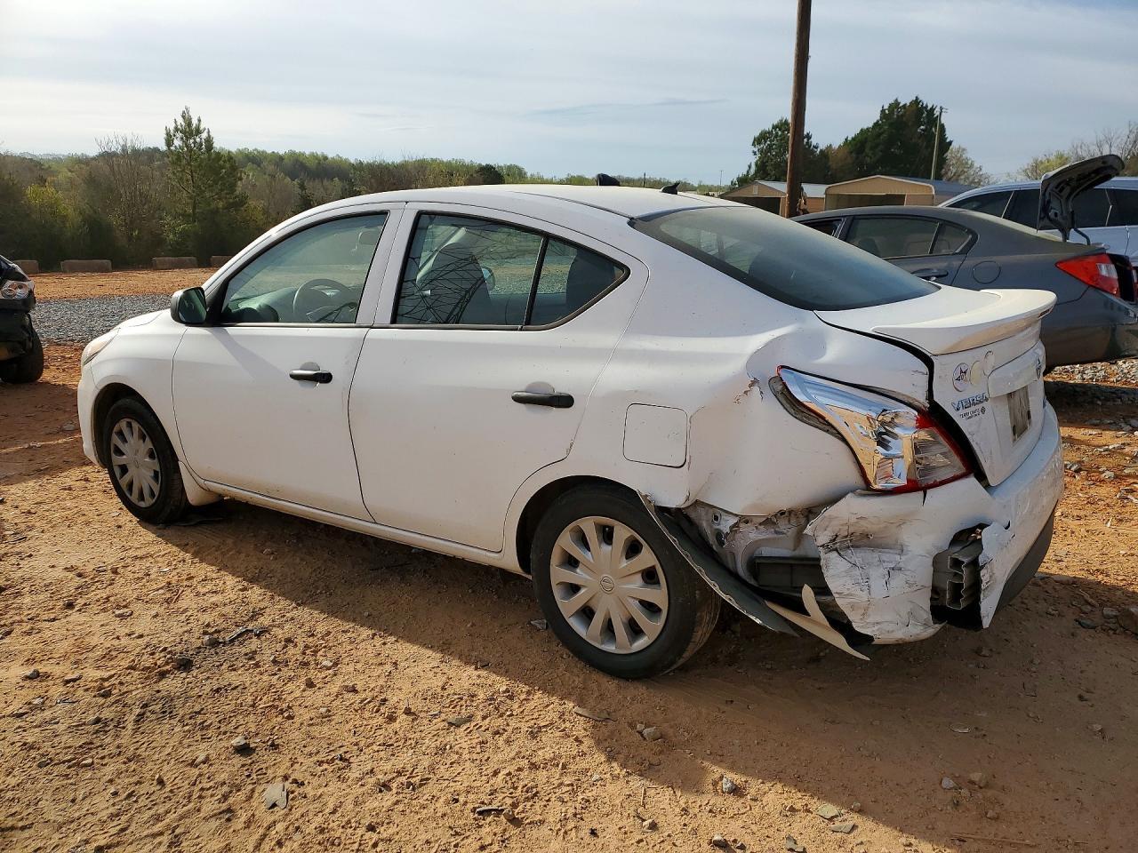 2015 Nissan Versa 1.6 S Plus - zdjęcie 2