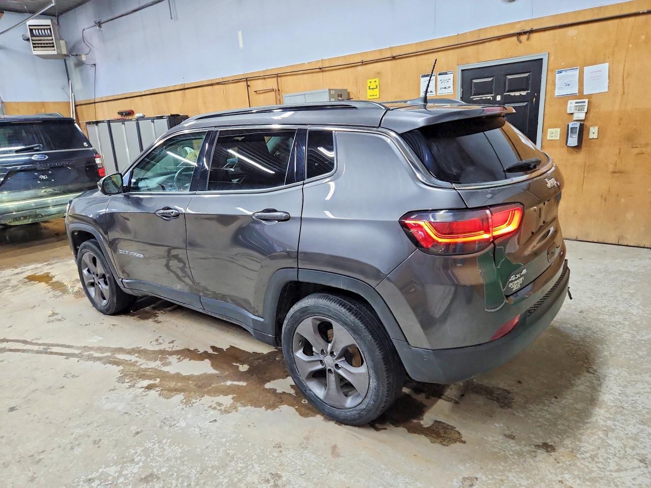 2022 Jeep Compass Latitude Lux - zdjęcie 2