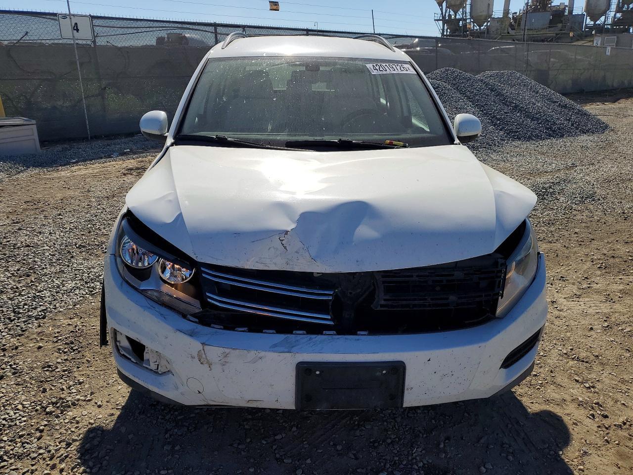 2016 Volkswagen Tiguan S - zdjęcie 5