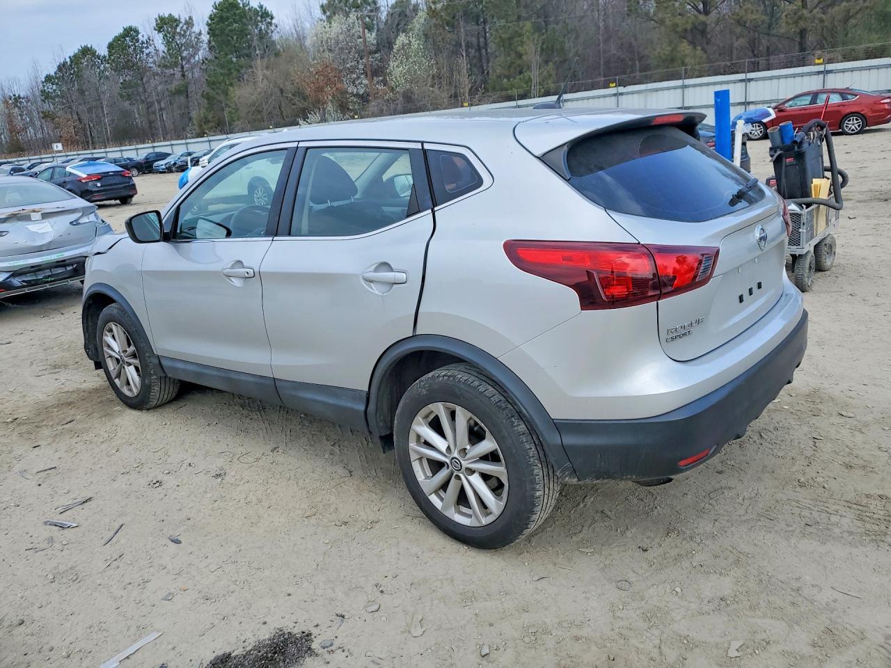 2019 Nissan Rogue Sport S - zdjęcie 2