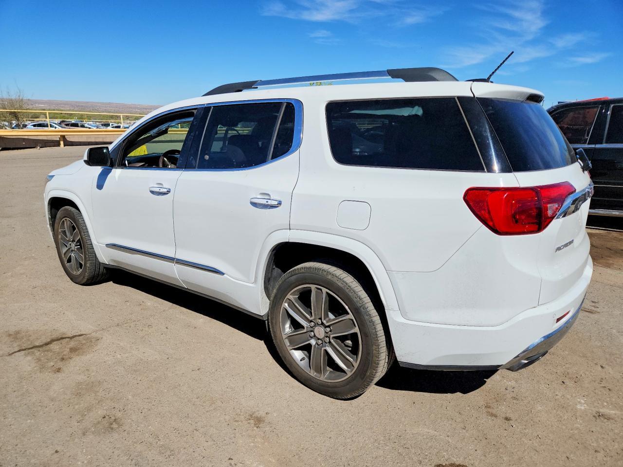2019 GMC Acadia Denali - zdjęcie 2