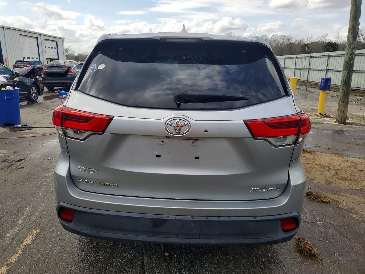 2018 Toyota Highlander Xle - zdjęcie 6
