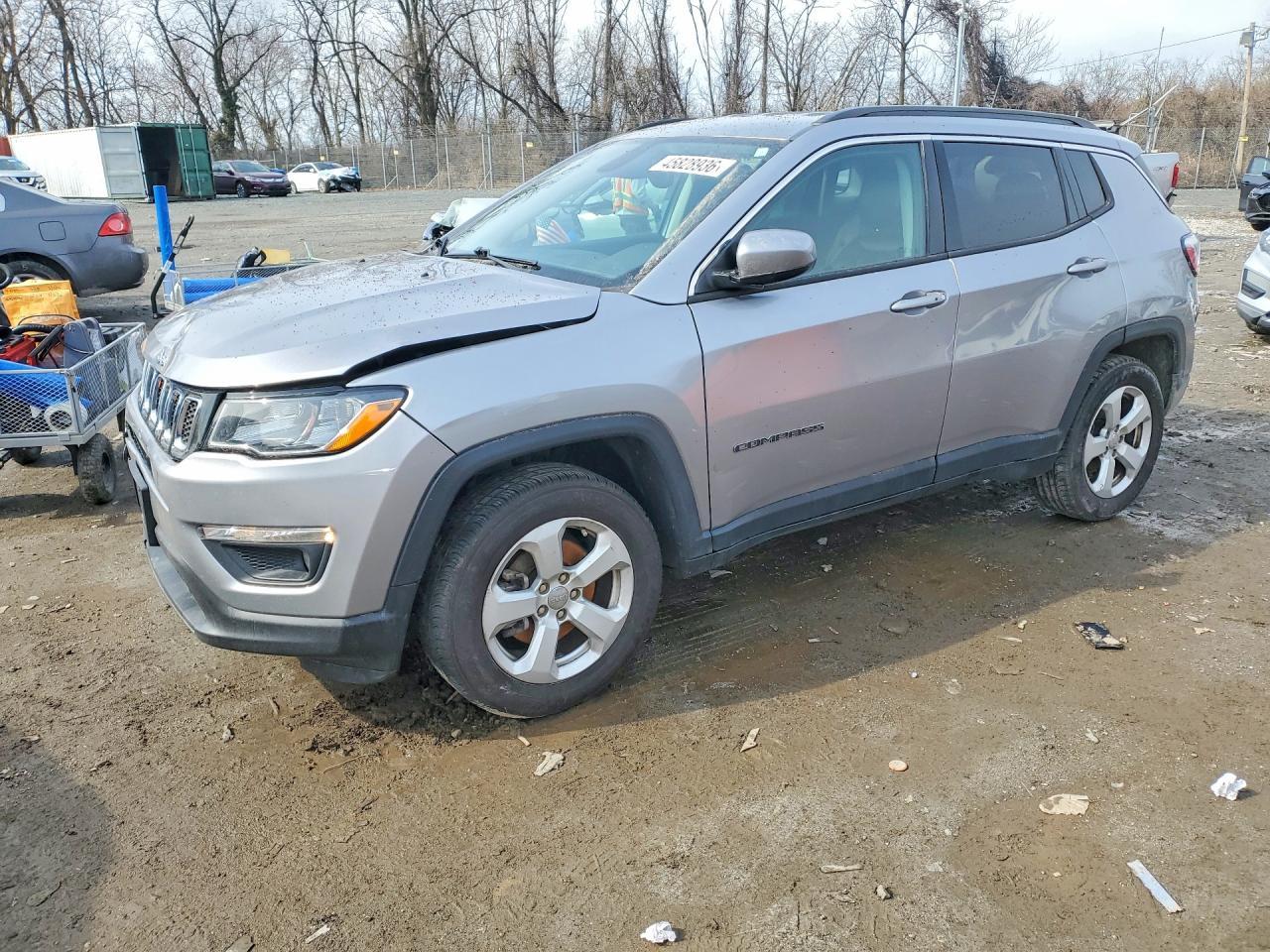 2018 Jeep Compass Latitude - zdjęcie główne