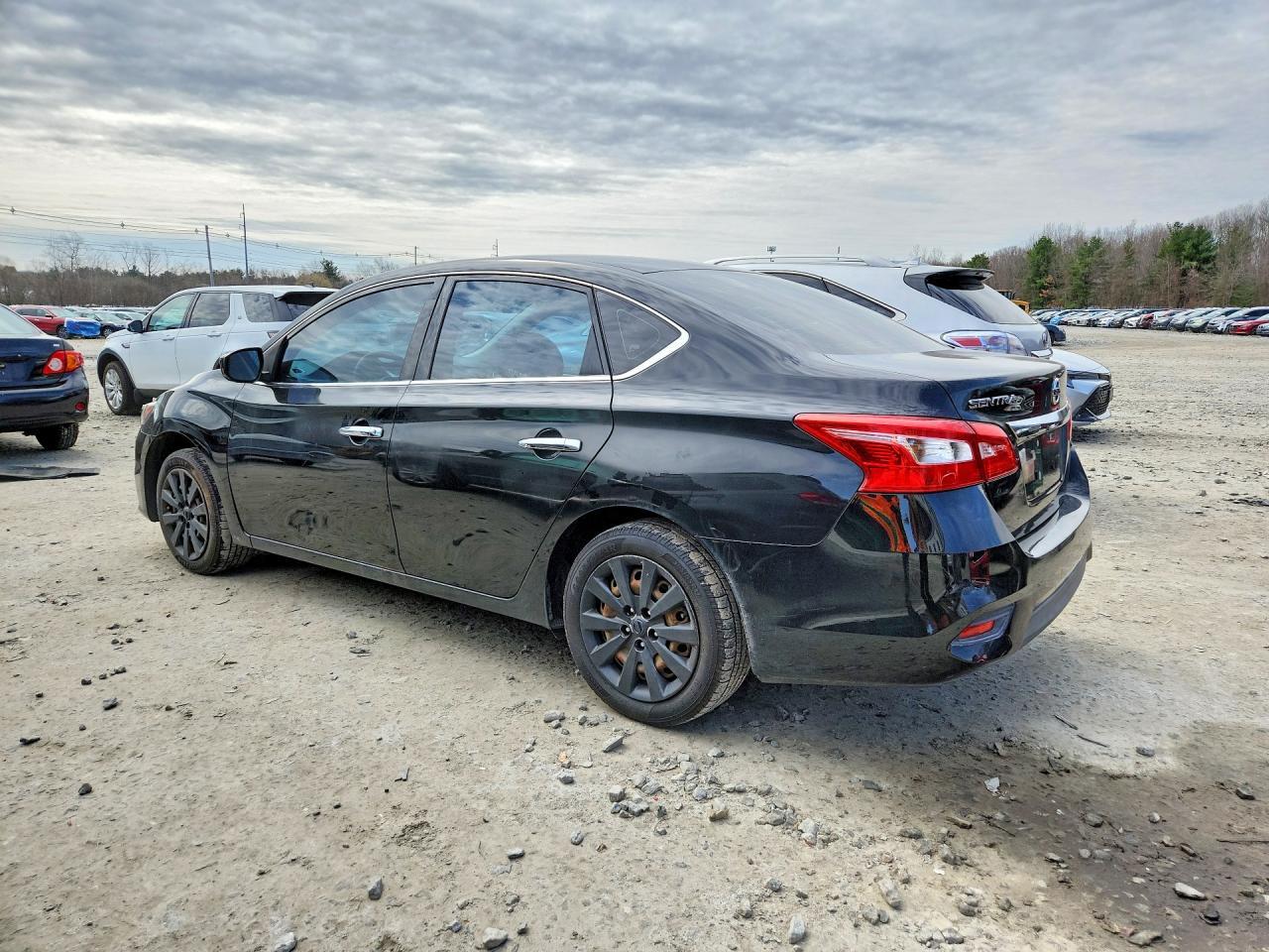 2018 Nissan Sentra S - zdjęcie 2