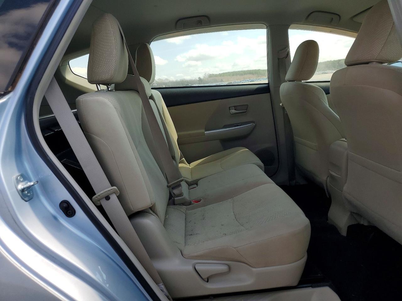 2014 Toyota Prius V Two - zdjęcie 10