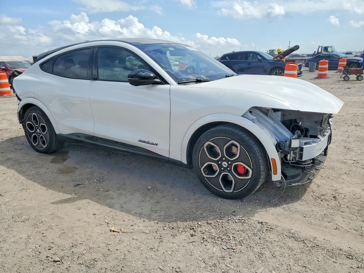 2023 Ford Mustang Mach-E Gt - zdjęcie 4