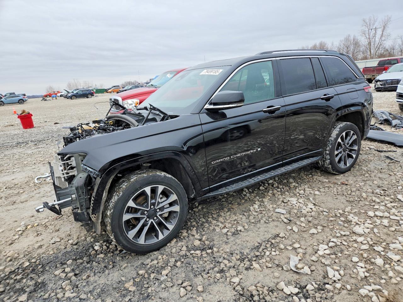 2022 Jeep Grand Cherokee Overland - zdjęcie główne