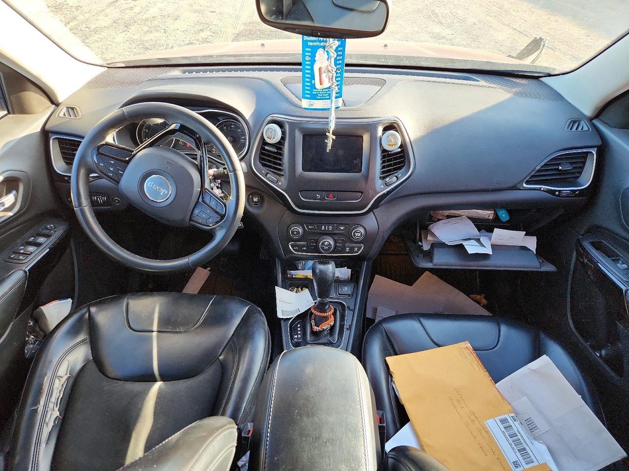 2020 Jeep Cherokee Latitude Plus - zdjęcie 8