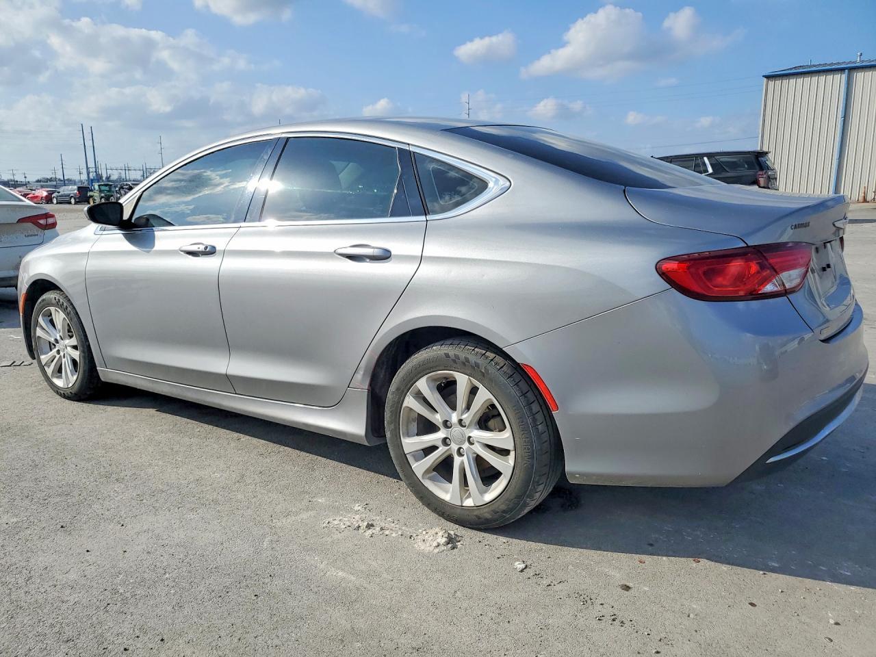 2016 Chrysler 200 Limited - zdjęcie 2