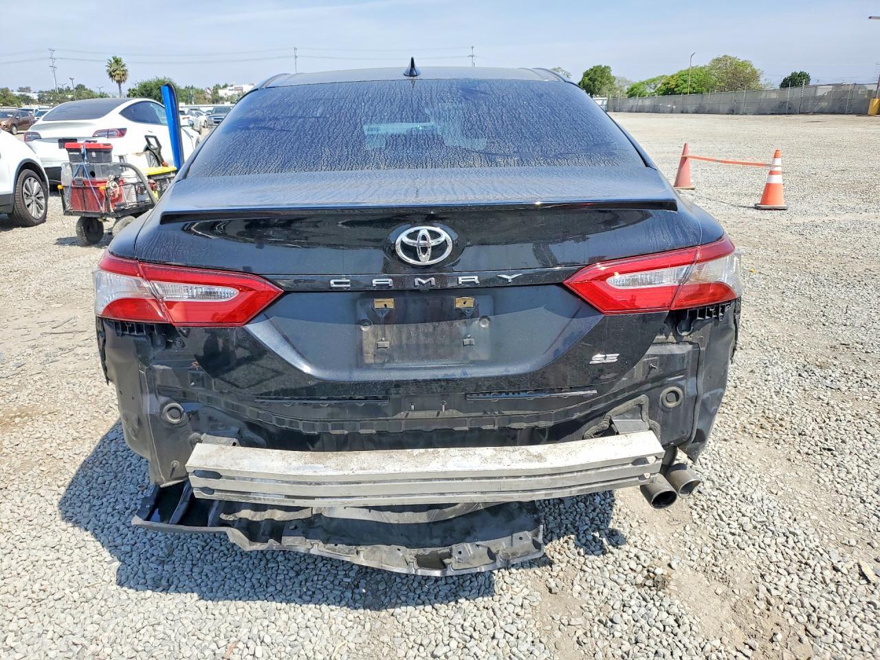 2020 Toyota Camry Se - zdjęcie 6
