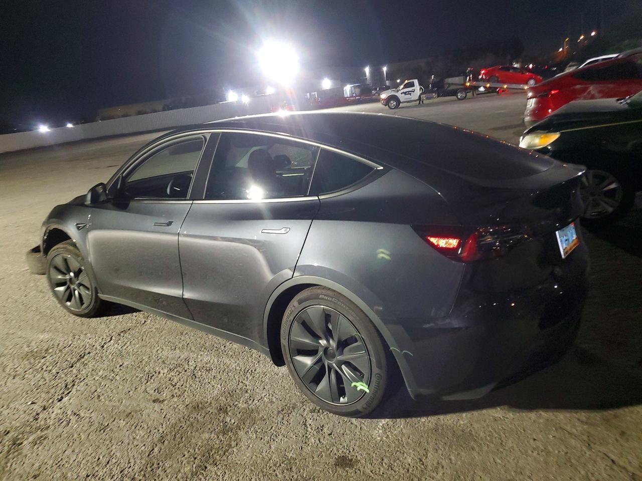 2025 Tesla Model Y - zdjęcie 2