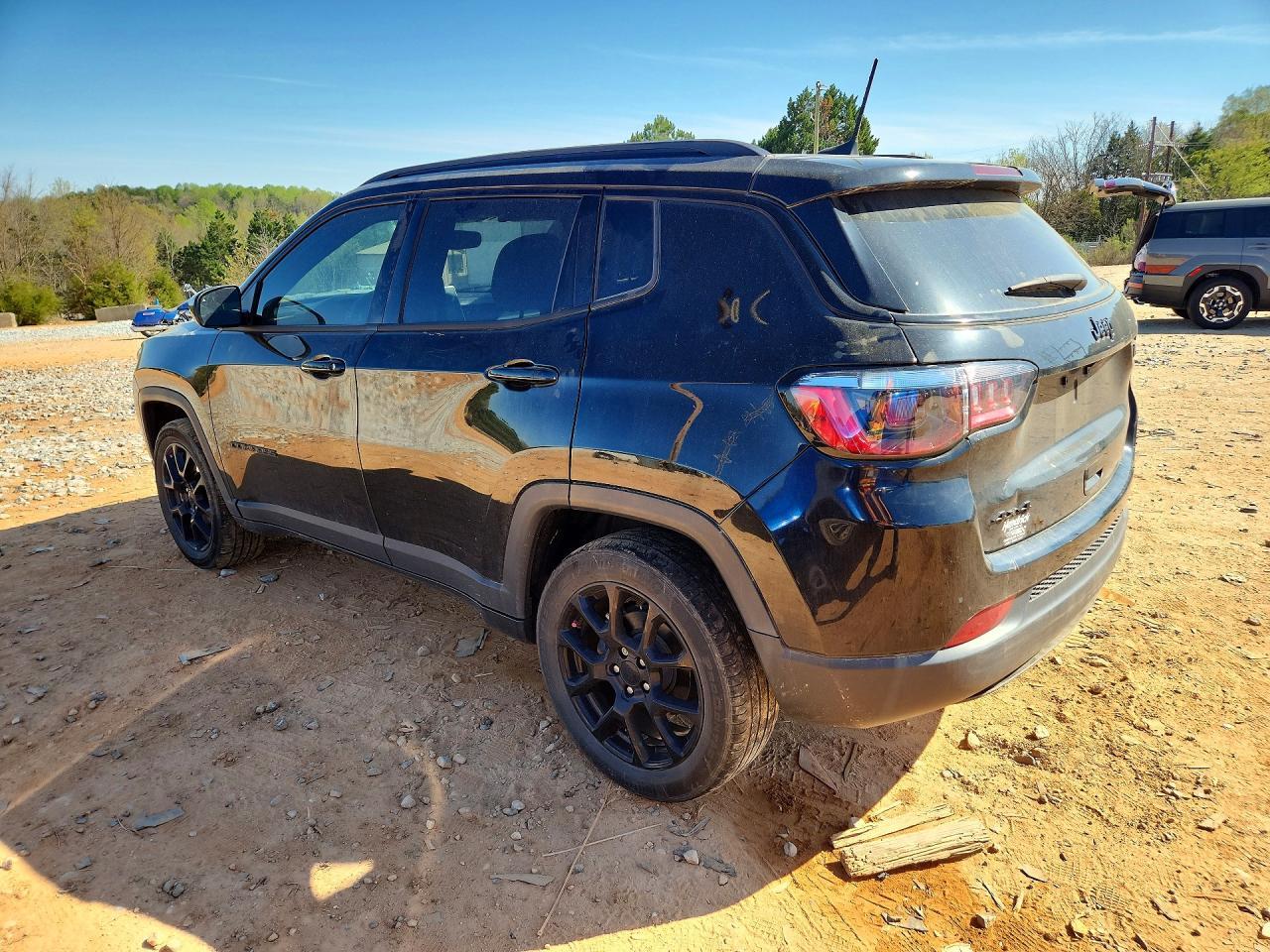 2023 Jeep Compass Latitude - zdjęcie 2