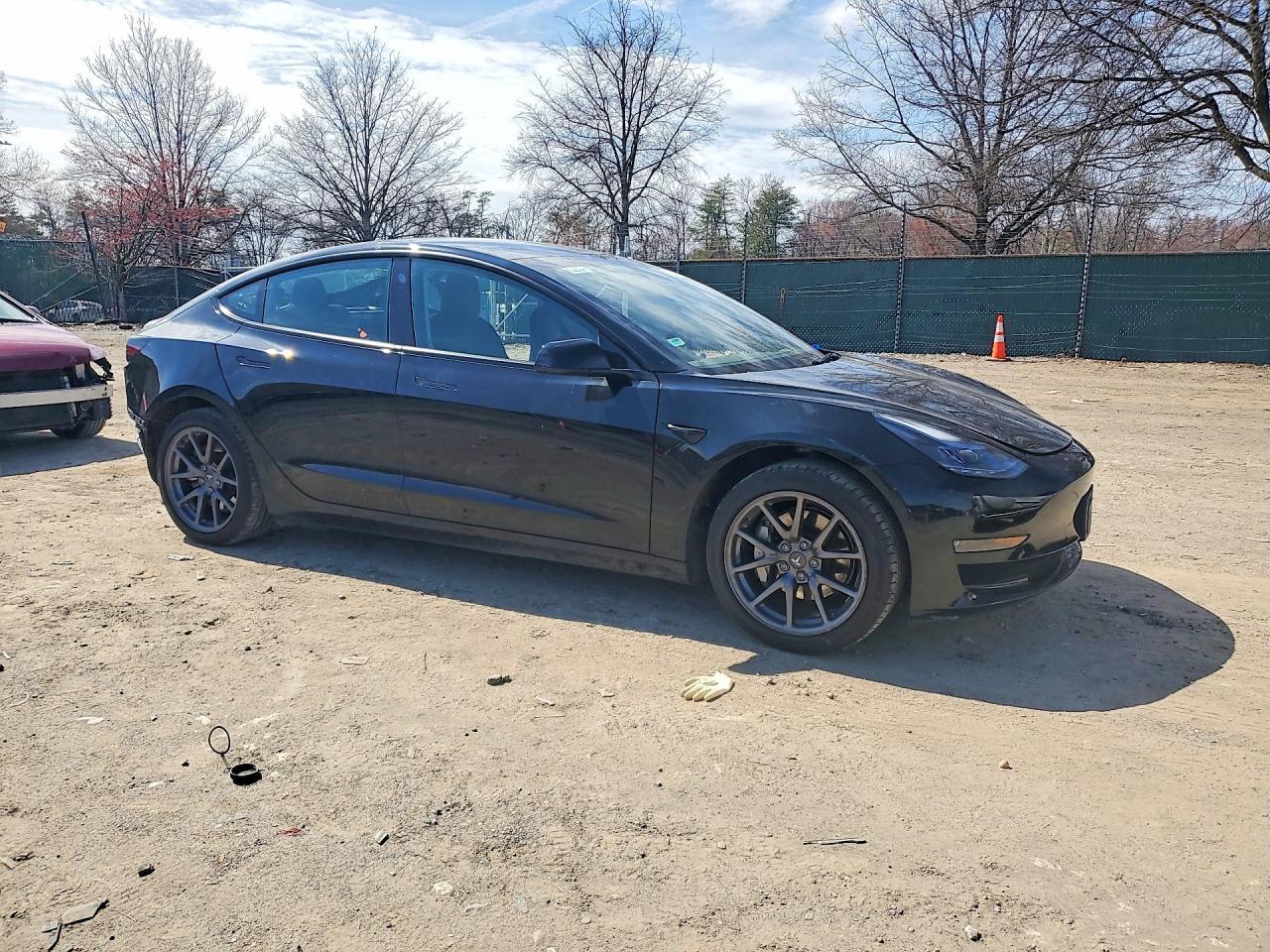 2022 Tesla Model 3 - zdjęcie 4