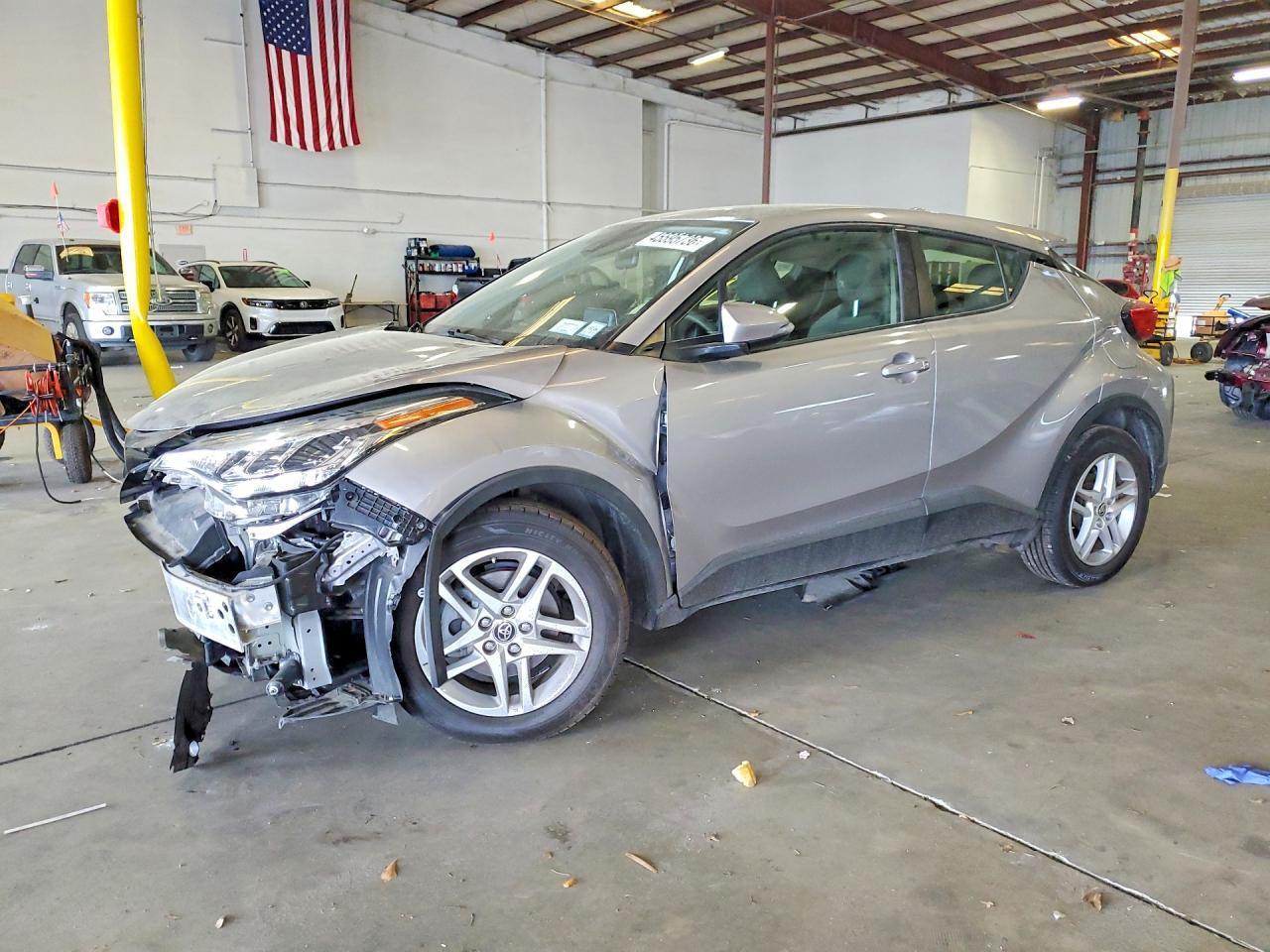 2020 Toyota C-Hr Le - zdjęcie główne