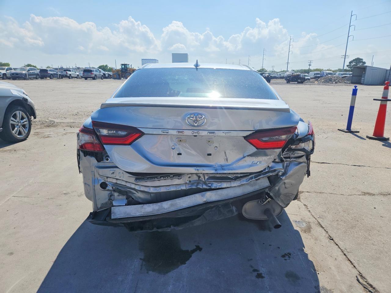 2024 Toyota Camry Le - zdjęcie 6