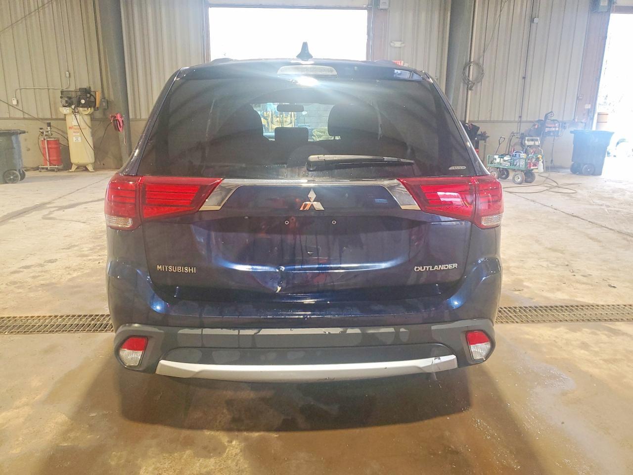 2017 Mitsubishi Outlander Es - zdjęcie 6
