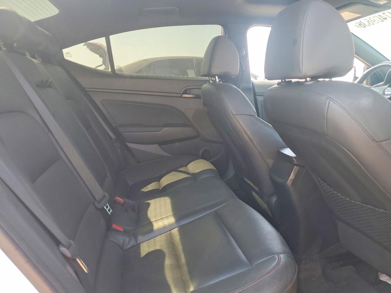 2019 Hyundai Elantra Sport - zdjęcie 10