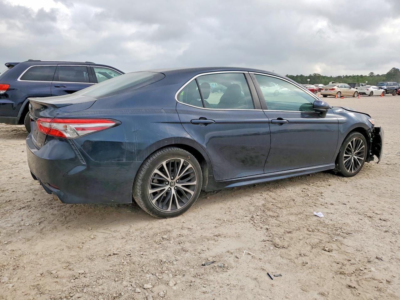 2018 Toyota Camry Se - zdjęcie 3