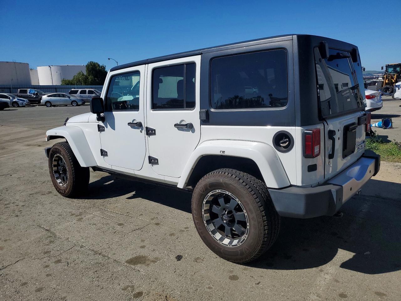 2014 Jeep Wrangler Unlimited Sahara - zdjęcie 2