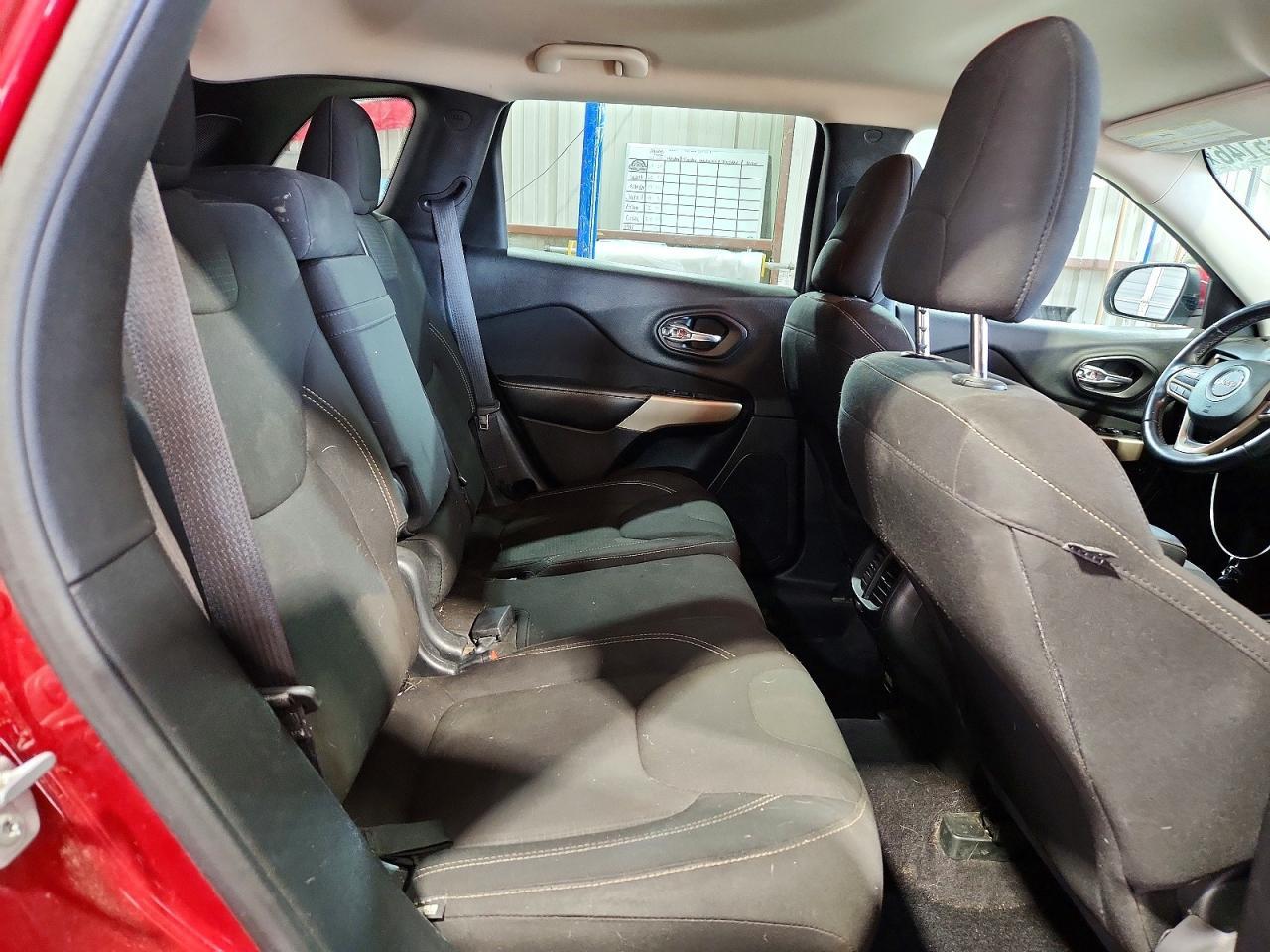 2017 Jeep Cherokee Latitude - zdjęcie 11