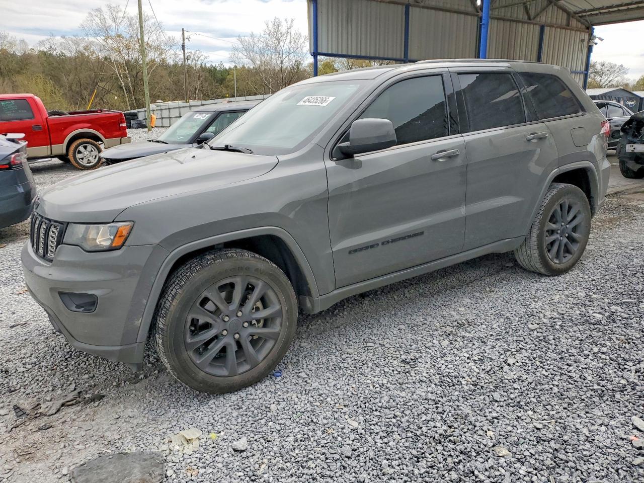 2021 Jeep Grand Cherokee Laredo - zdjęcie główne