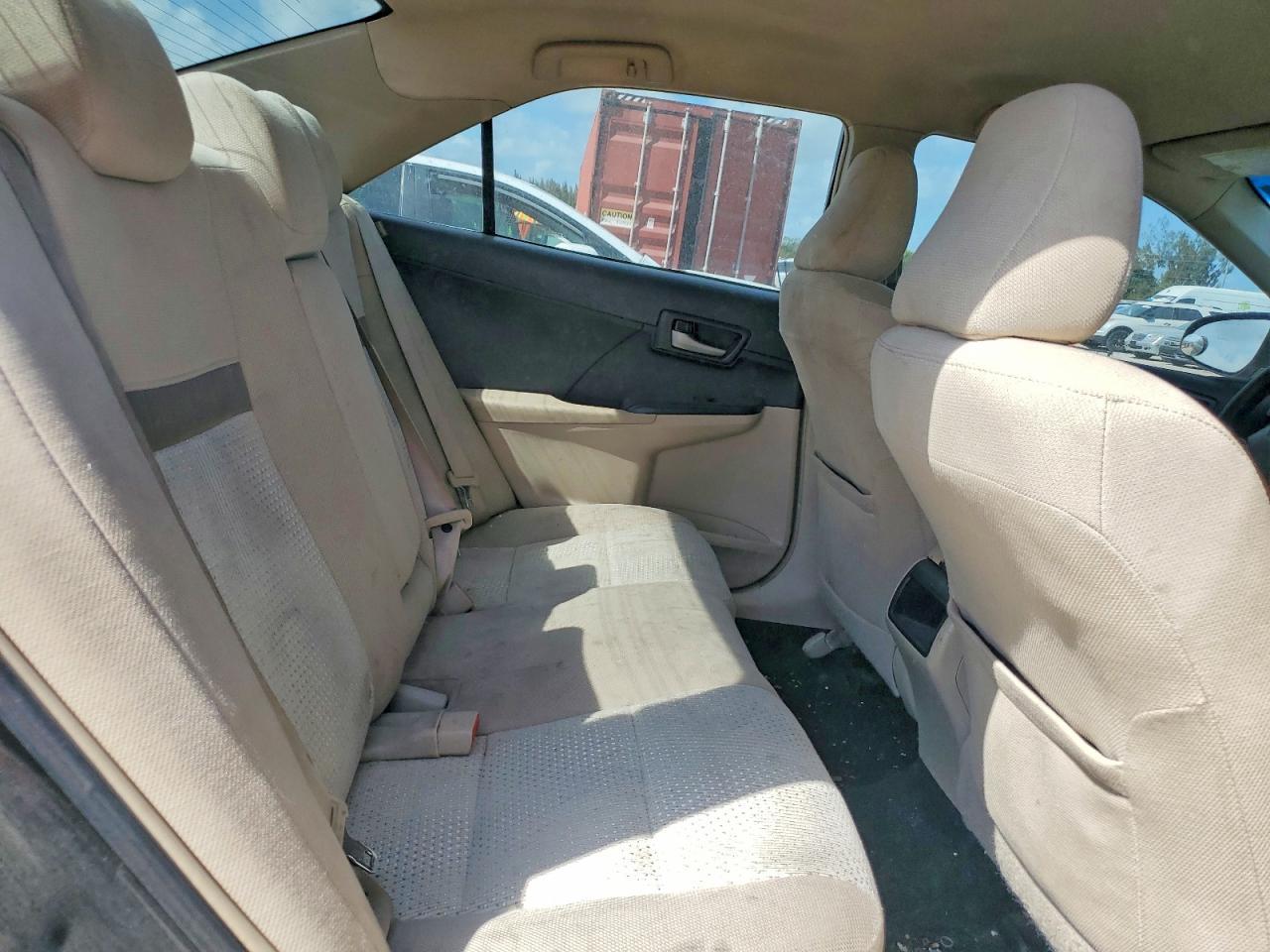 2013 Toyota Camry Le - zdjęcie 10