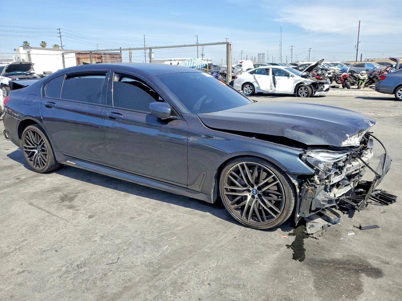 2019 BMW 750 I - zdjęcie 4