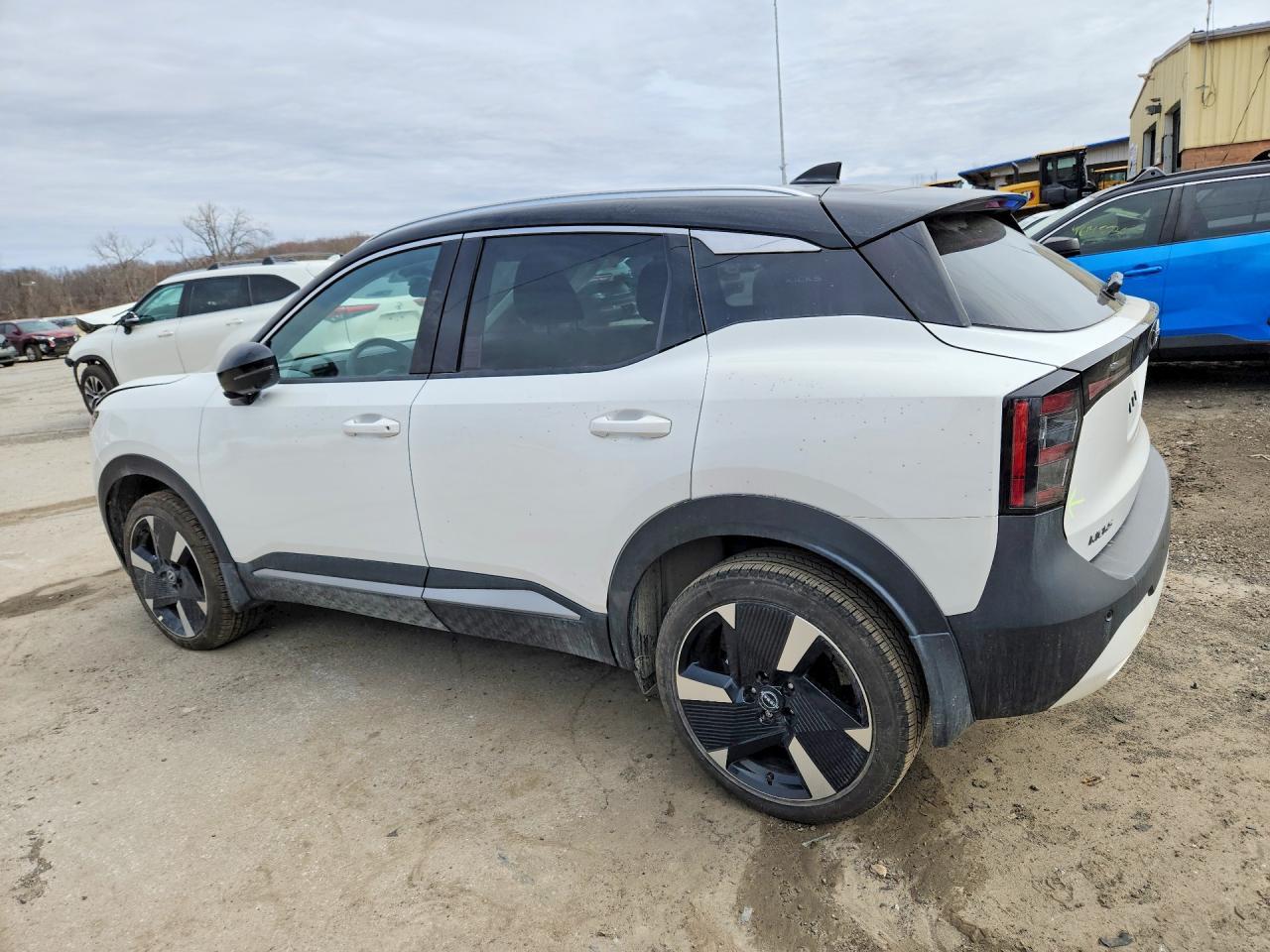 2025 Nissan Kicks Sr - zdjęcie 2