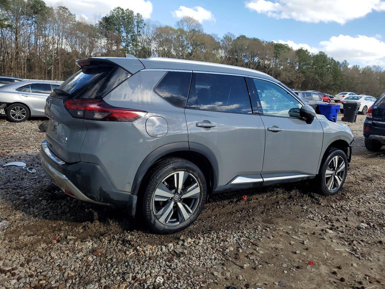 2021 Nissan Rogue Platinum - zdjęcie 3