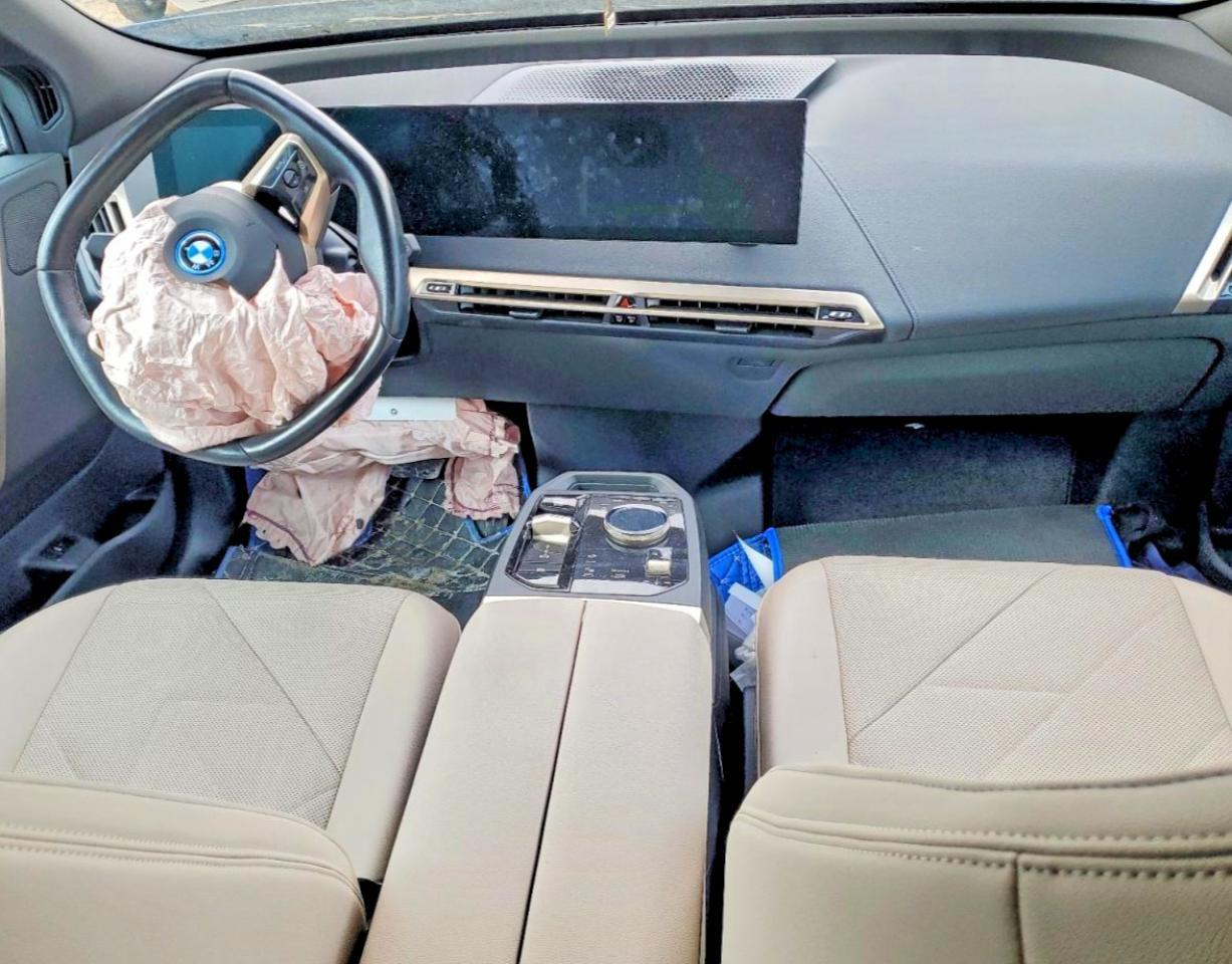 2024 BMW Ix xDrive50 - zdjęcie 8