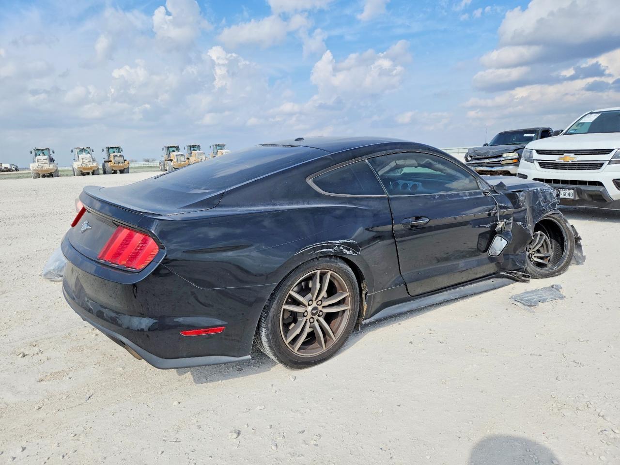 2017 Ford Mustang - zdjęcie 3