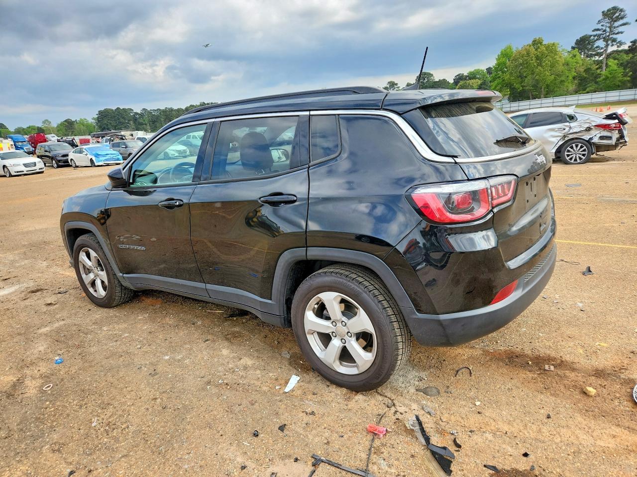 2019 Jeep Compass Latitude - zdjęcie 2