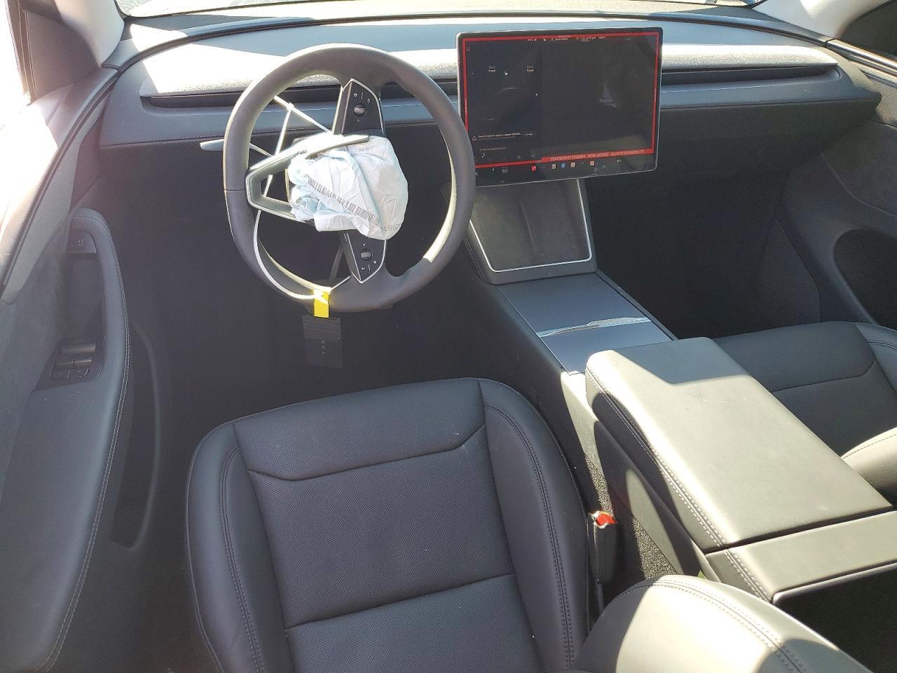 2026 Tesla Model Y - zdjęcie 8
