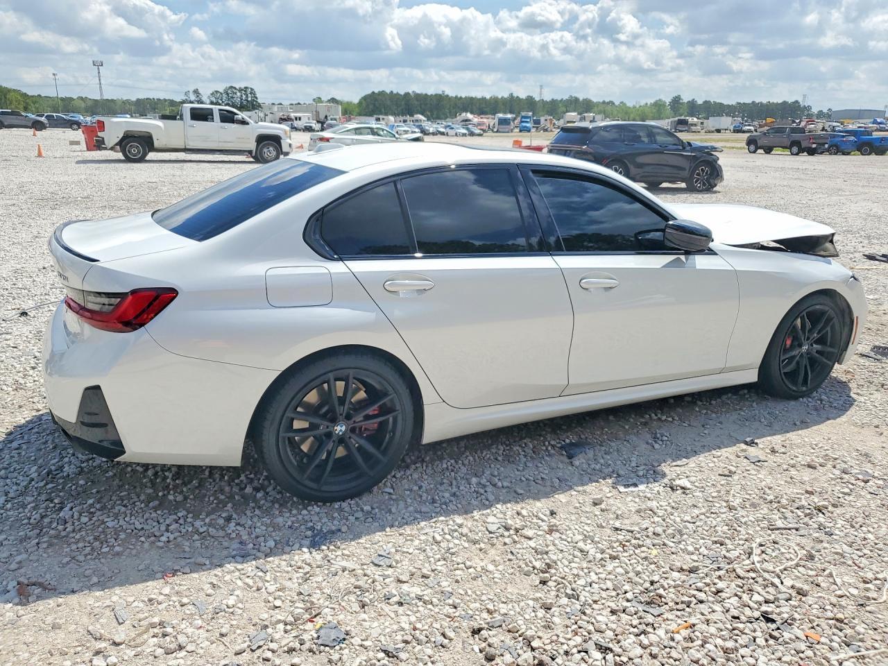 2023 BMW 330I - zdjęcie 3