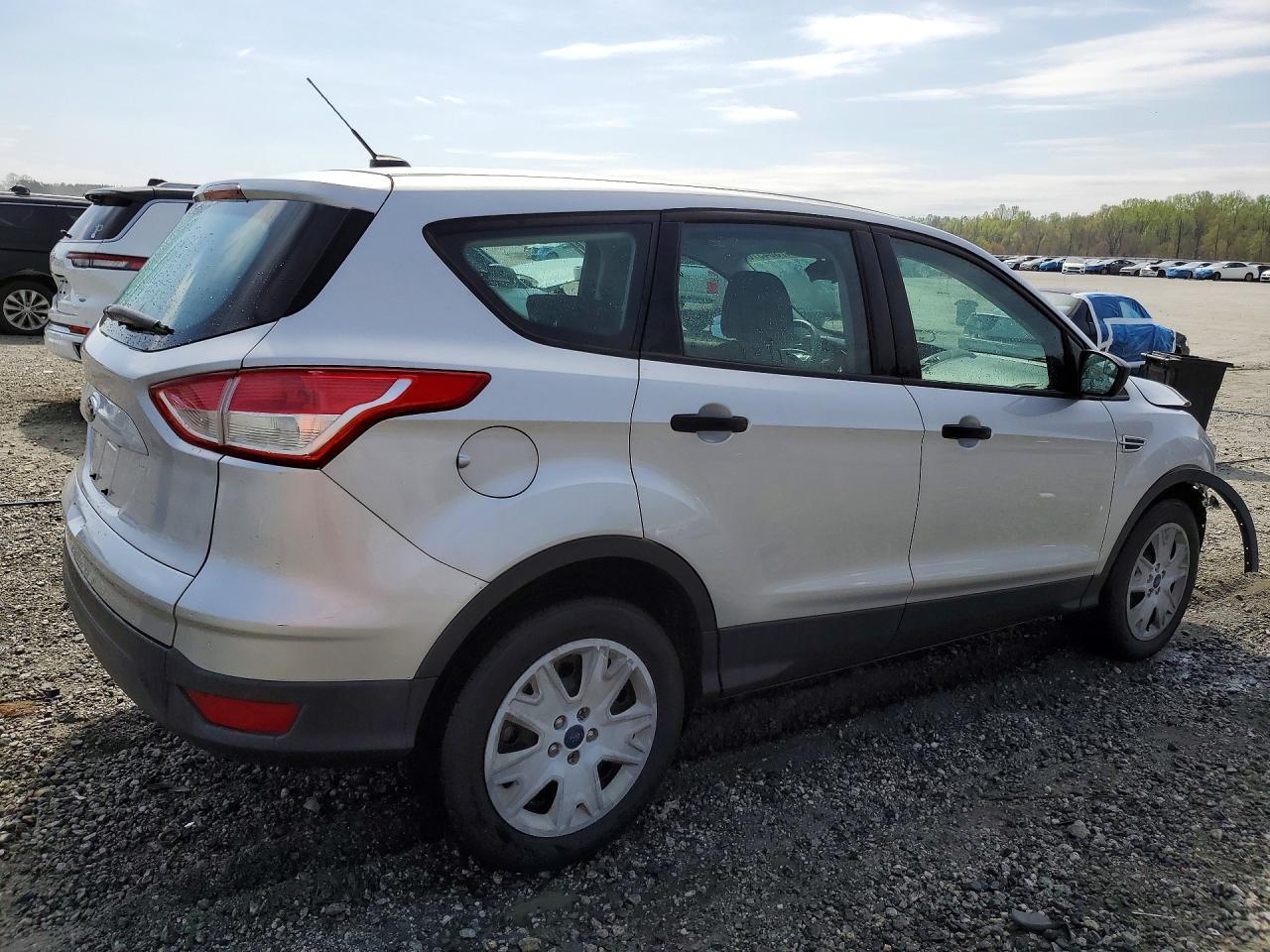 2015 Ford Escape S - zdjęcie 3