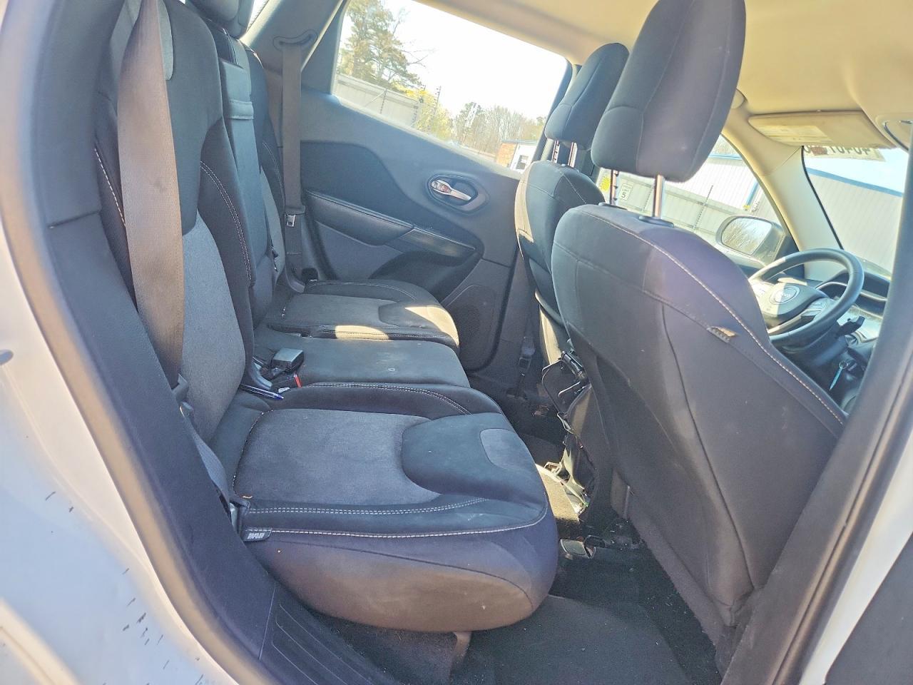 2014 Jeep Cherokee Sport - zdjęcie 12