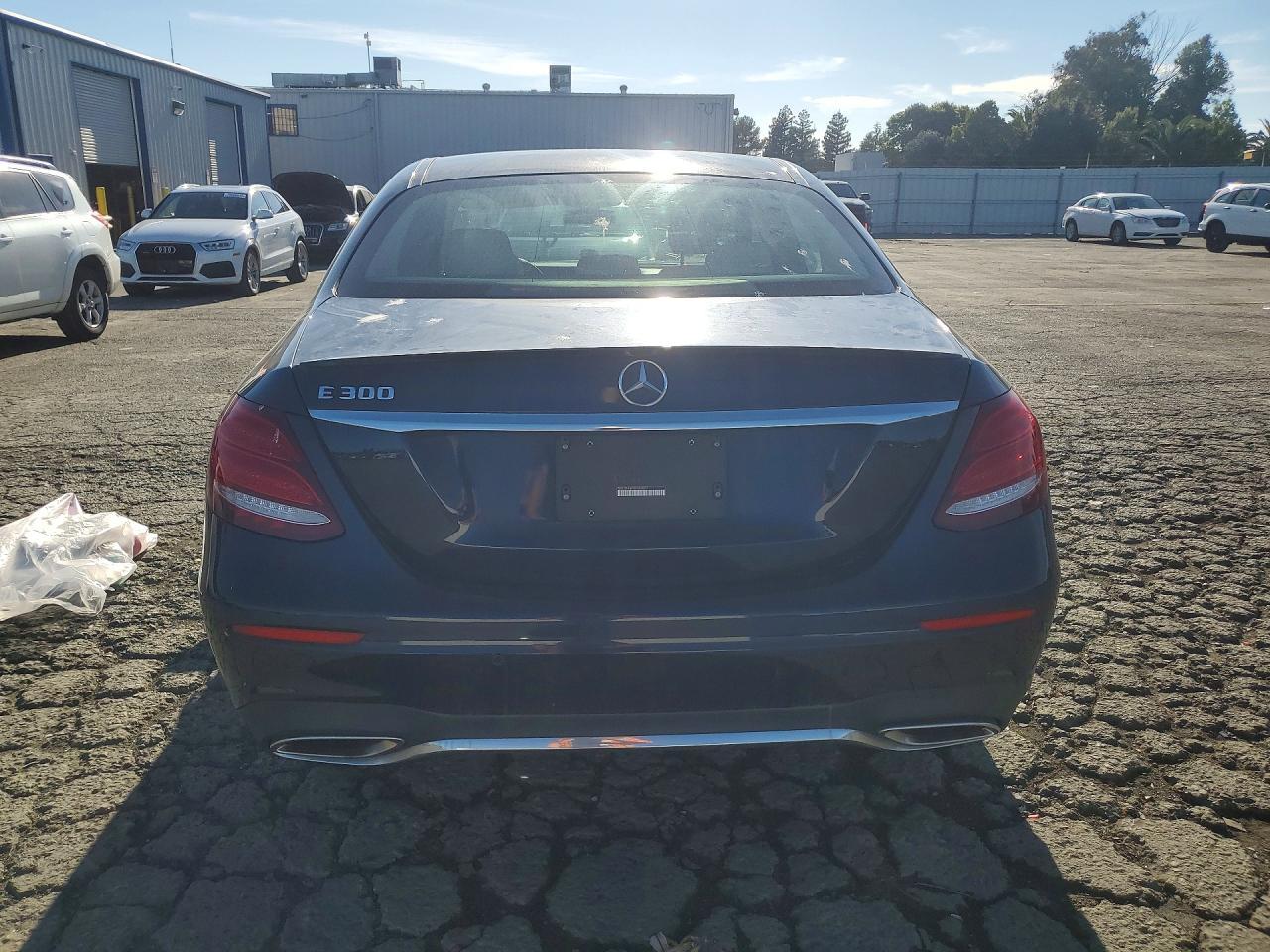 2018 Mercedes Benz E 300 - zdjęcie 6