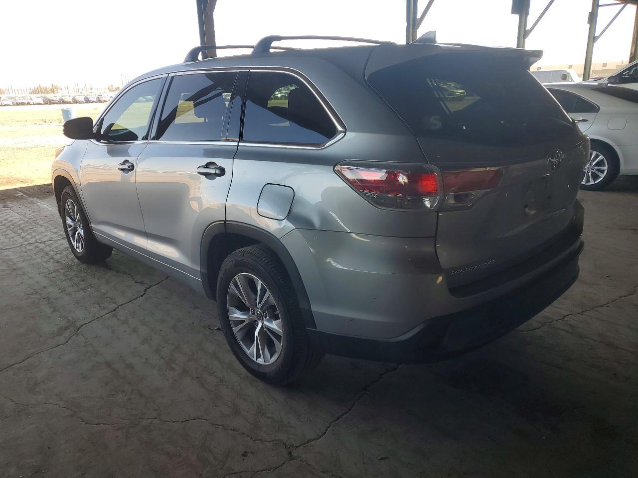 2016 Toyota Highlander Le Plus - zdjęcie 2