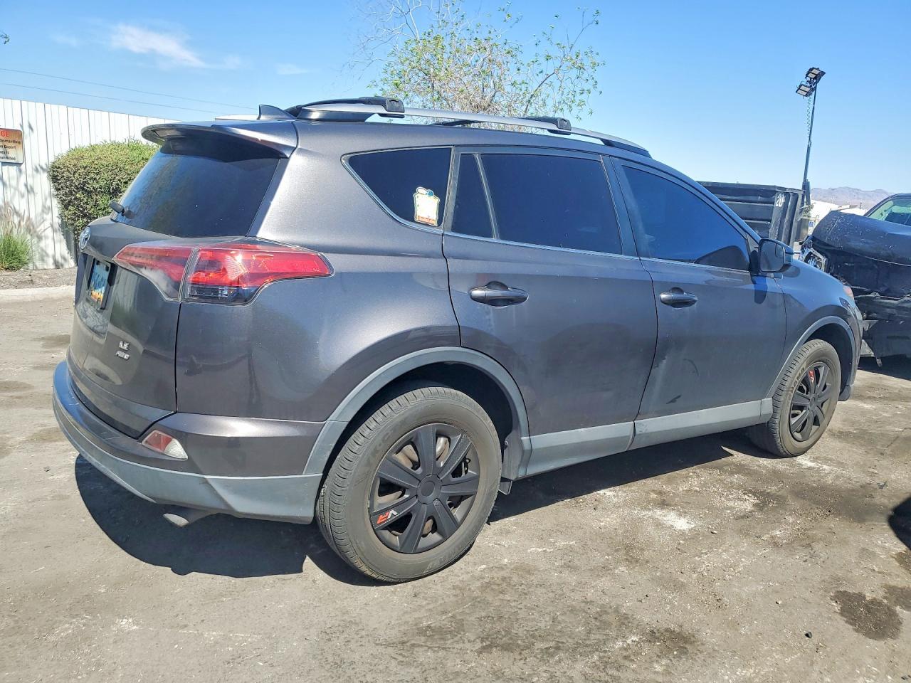 2017 Toyota Rav4 Le - zdjęcie 3