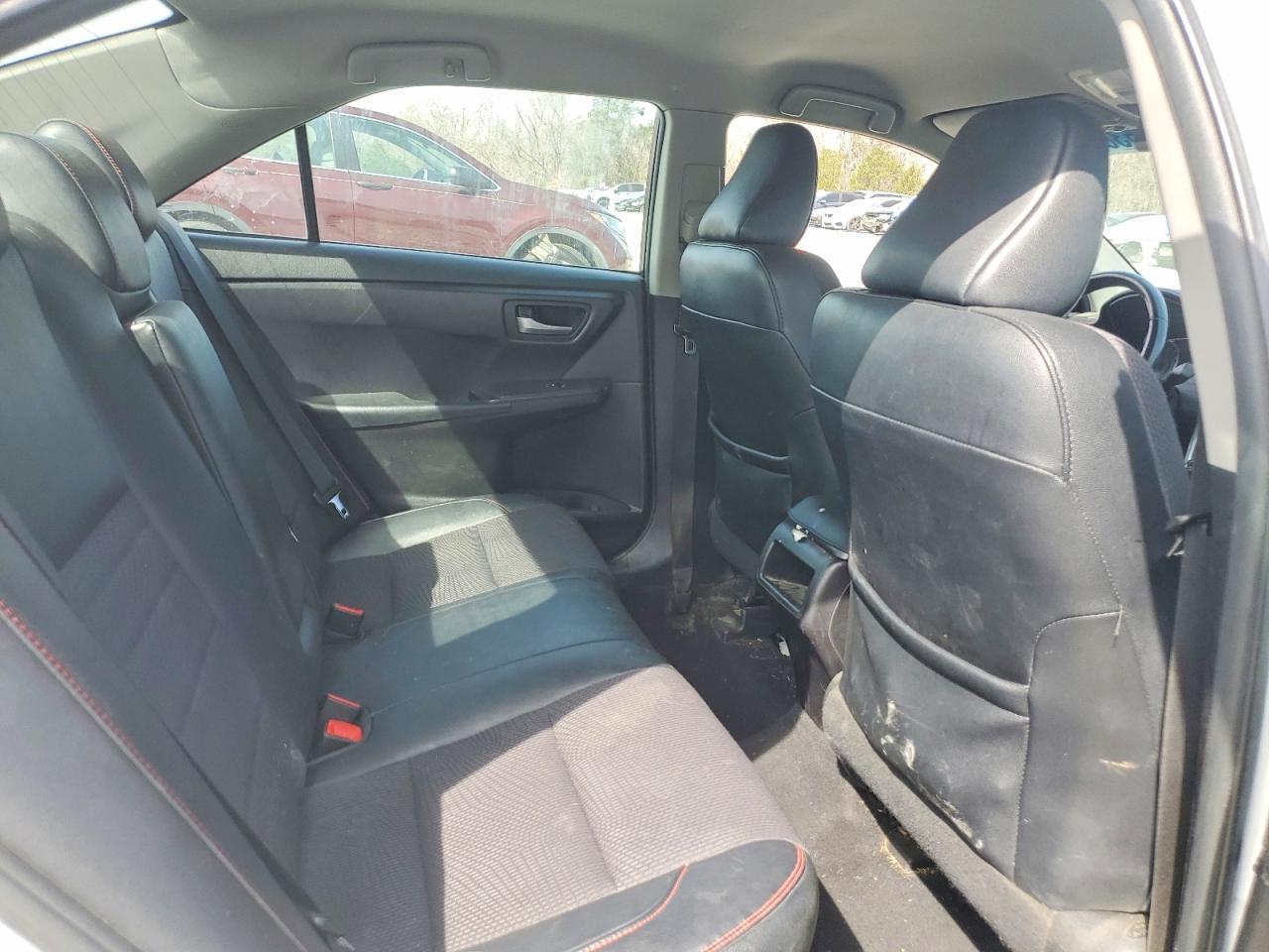 2016 Toyota Camry Se - zdjęcie 10