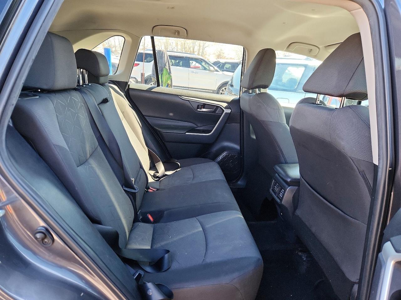 2021 Toyota Rav4 Xle - zdjęcie 11