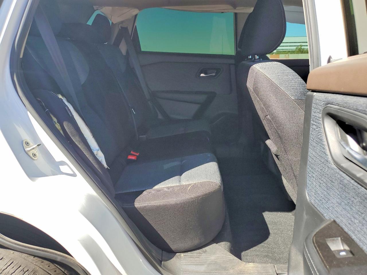 2023 Nissan Rogue Sv - zdjęcie 11