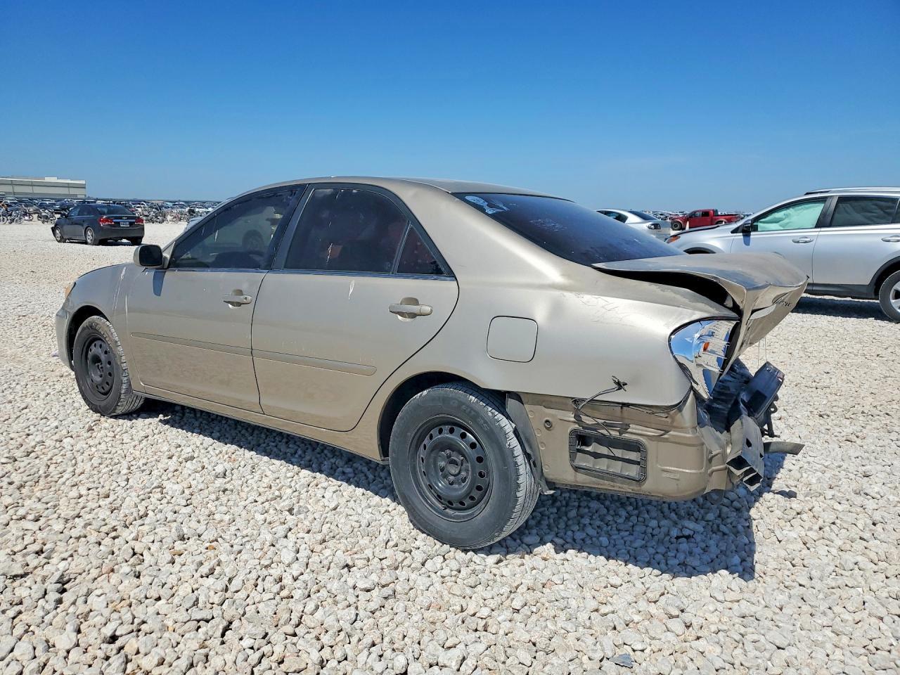 2022 Toyota Camry Le - zdjęcie 2