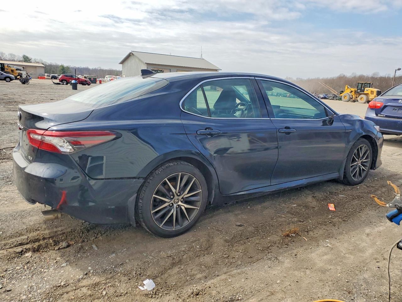 2021 Toyota Camry Xle - zdjęcie 3