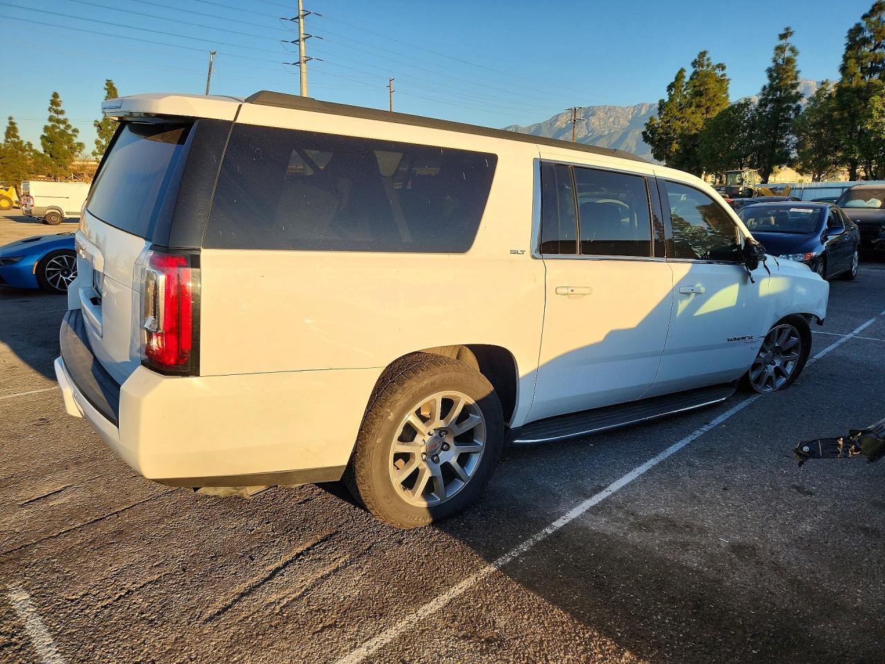 2019 GMC Yukon Xl K1500 Slt - zdjęcie 3