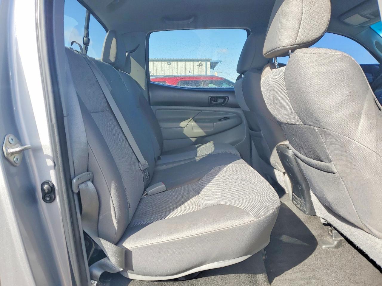 2015 Toyota Tacoma V6 - zdjęcie 10