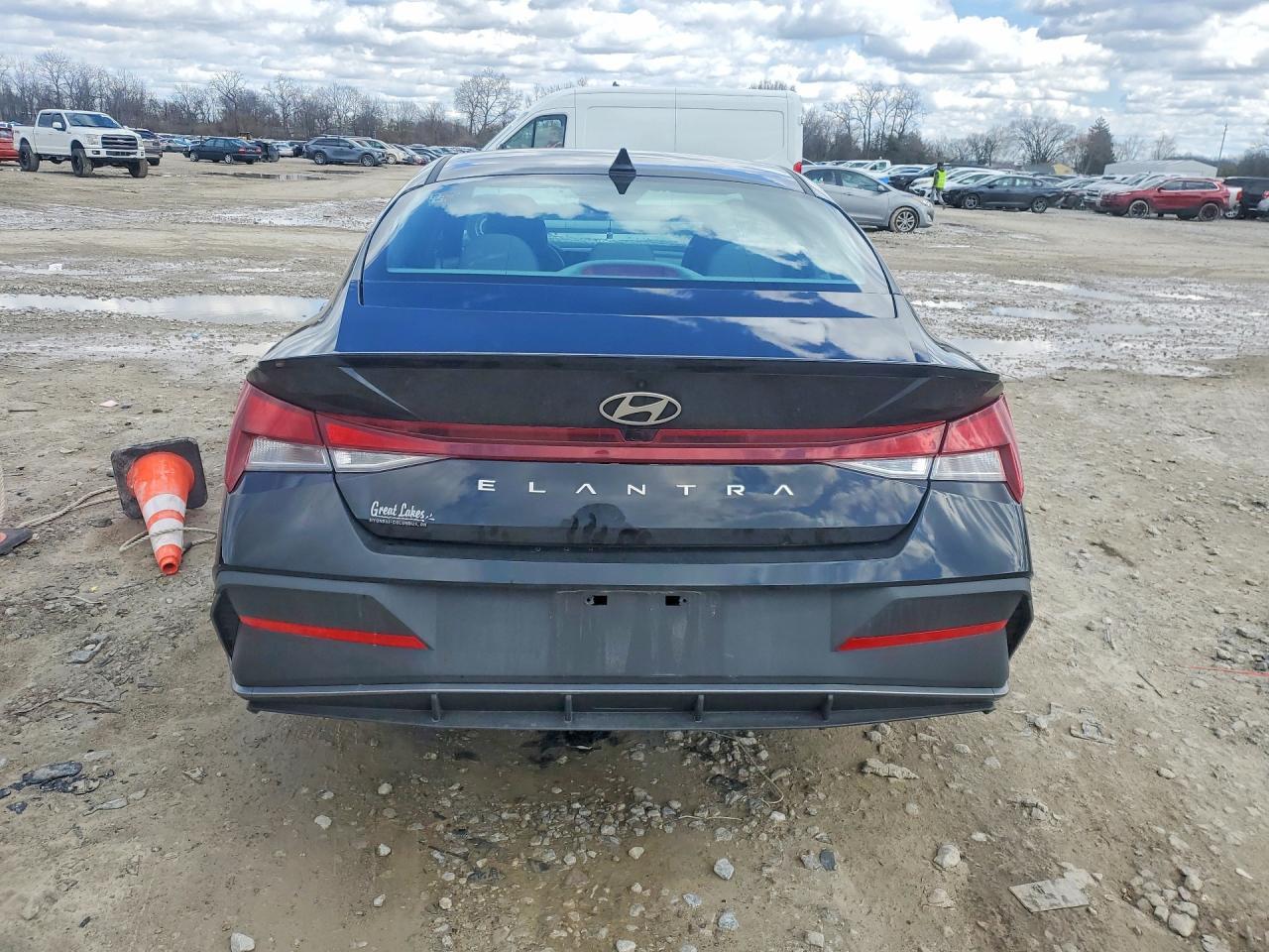 2025 Hyundai Elantra Sel Sport - zdjęcie 6