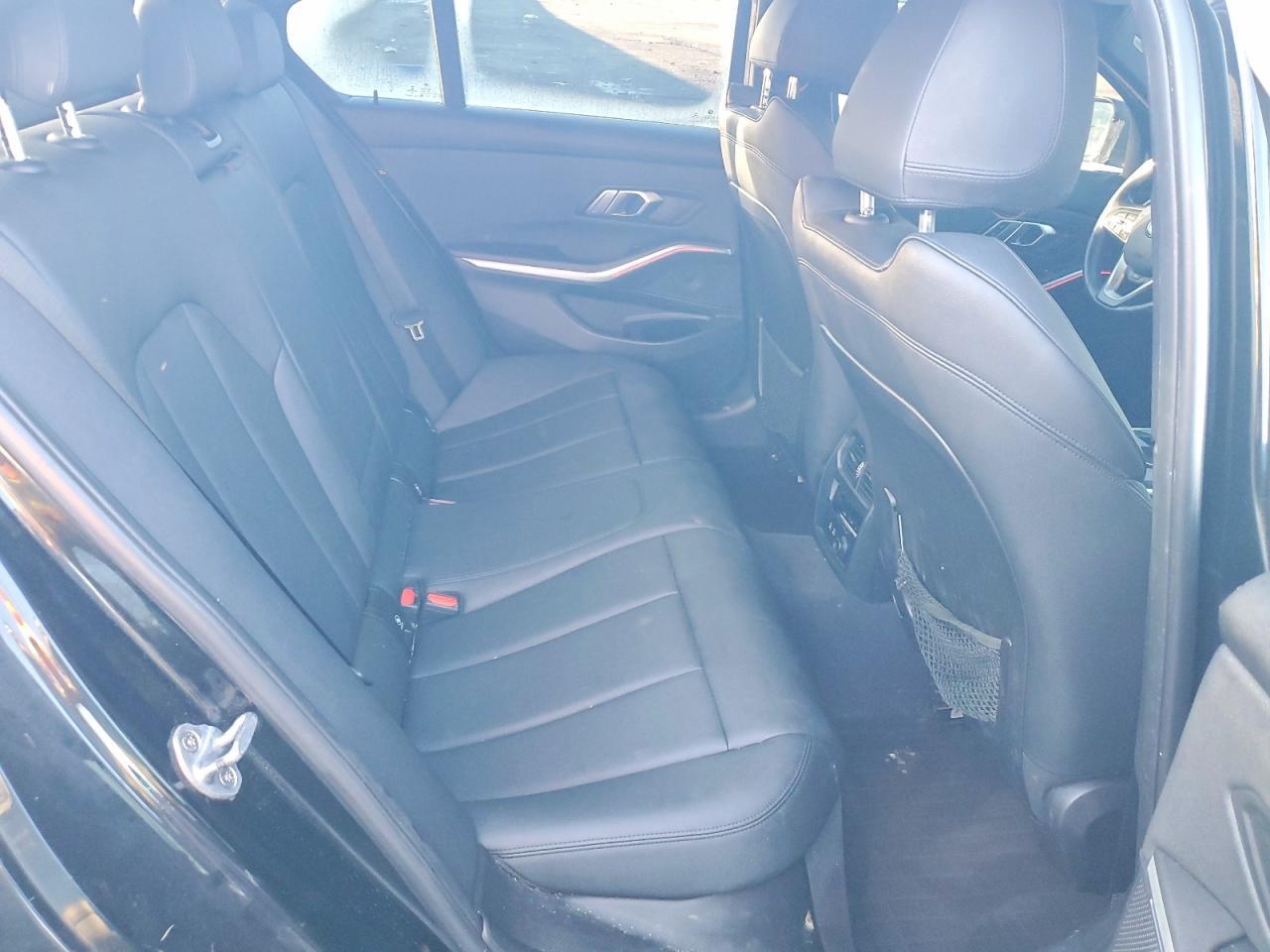 2020 BMW 330Xi - zdjęcie 10