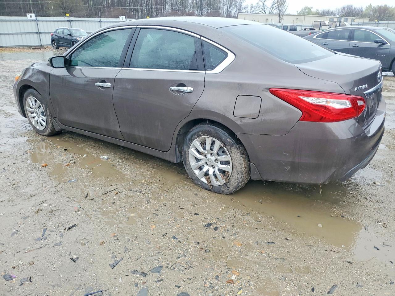 2016 Nissan Altima - zdjęcie 2