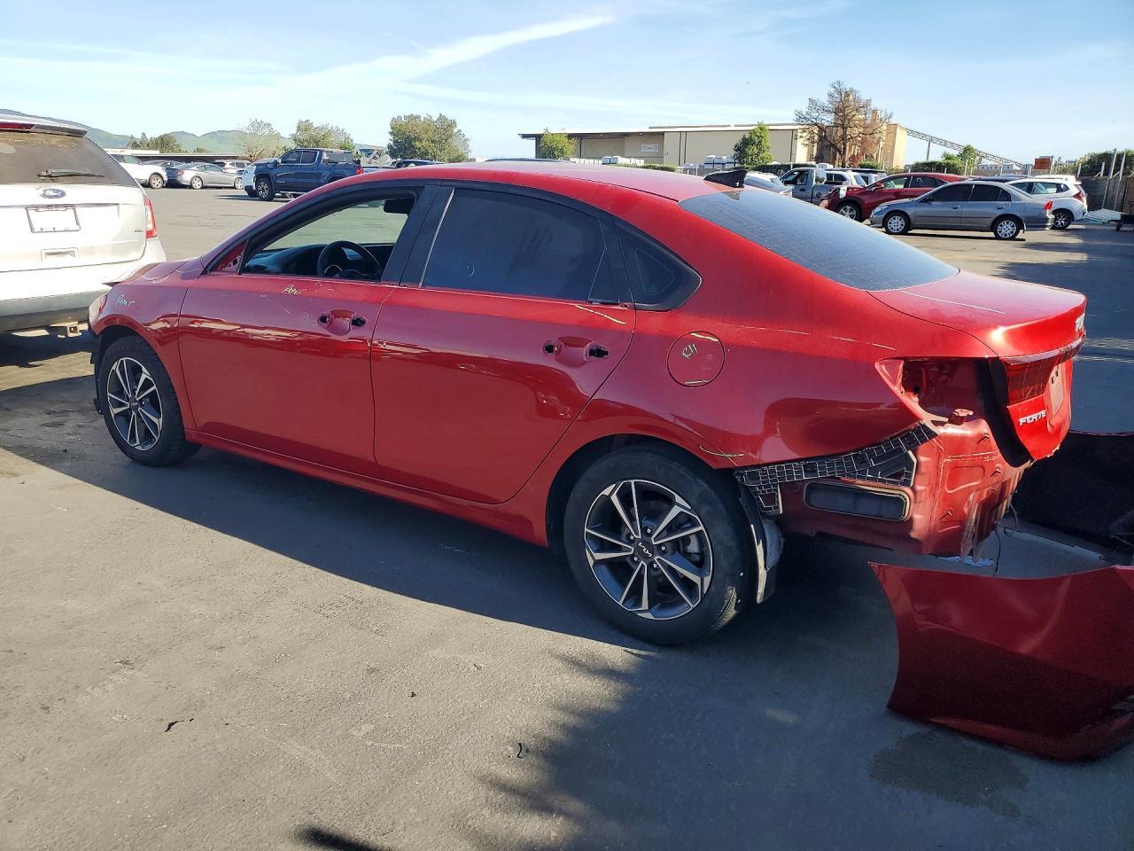 2022 Kia Forte Lxs - zdjęcie 2